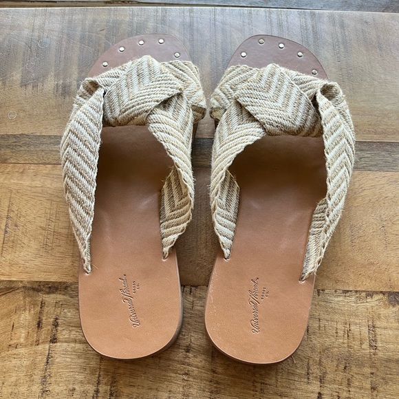 Universal Thread “Louise” Slide On Sandals - Size 10 - Picture 2 of 6